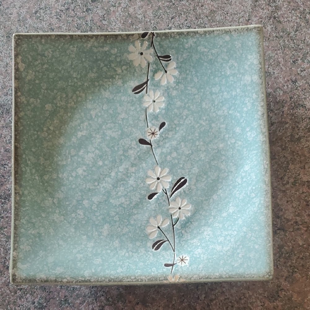2 Floral Square Plates
